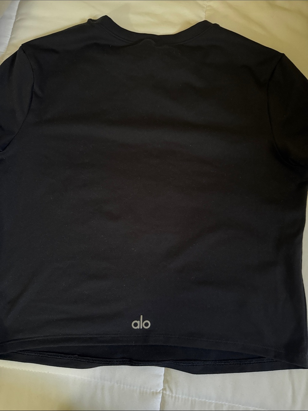 ALO Yoga Women’s crop  Black Crew Neck T-Shirt